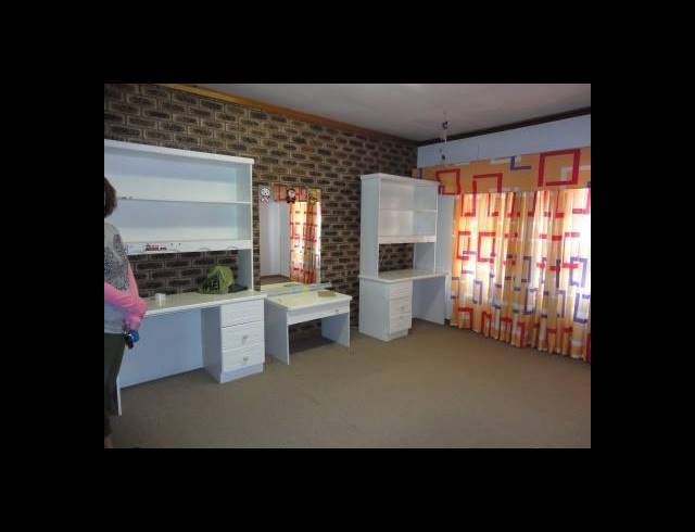 6 BEDROOM HOUSE FOR SALE IN LADYBRAND